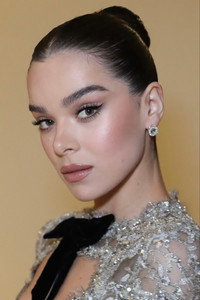 هیلی استاینفلد
